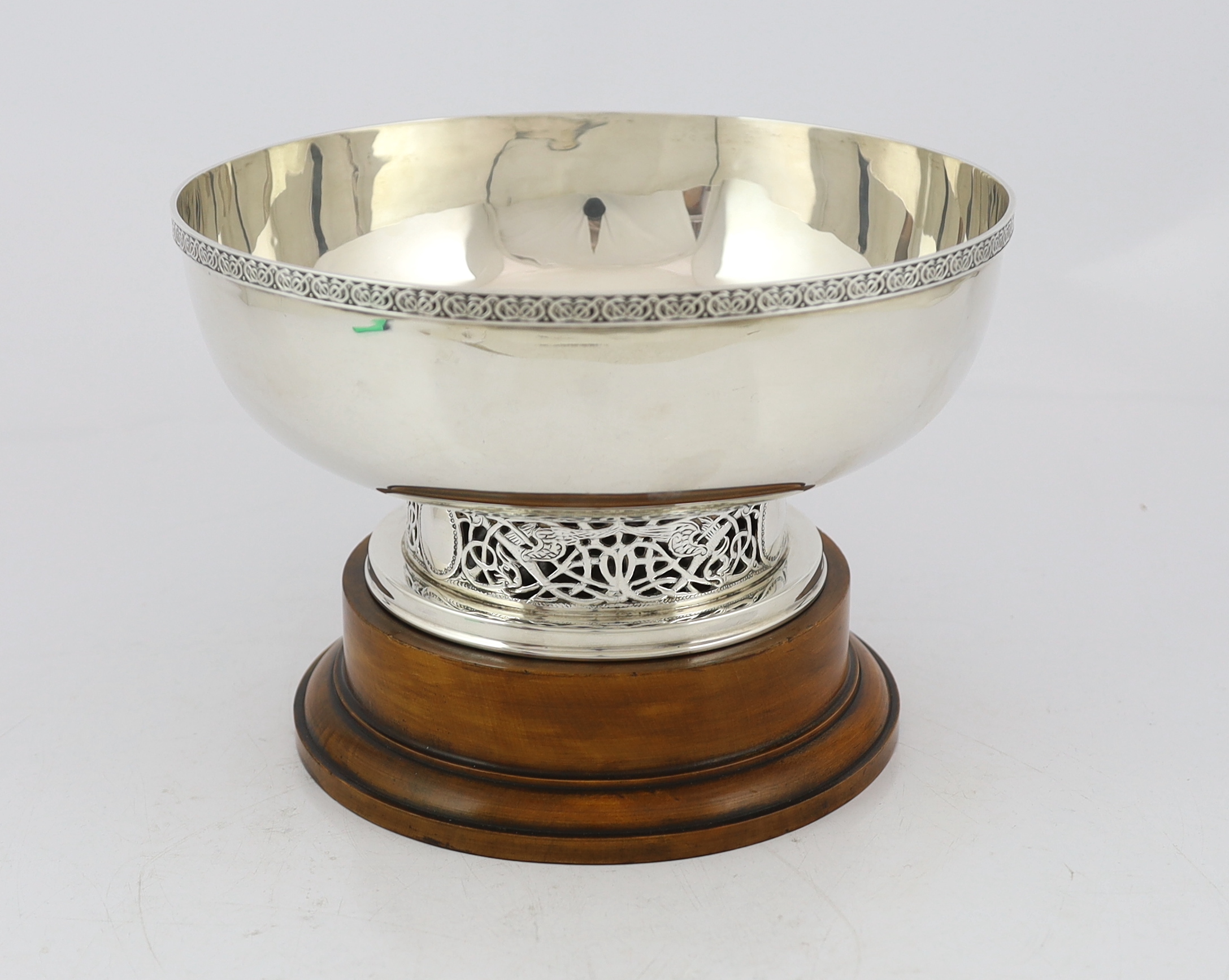 A George V Arts & Crafts silver circular bowl, by W & C Sissons
